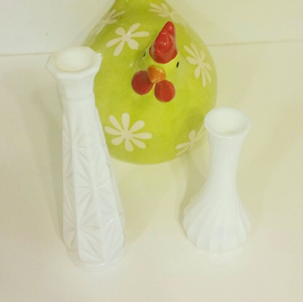 Vintage milk glass bud vase